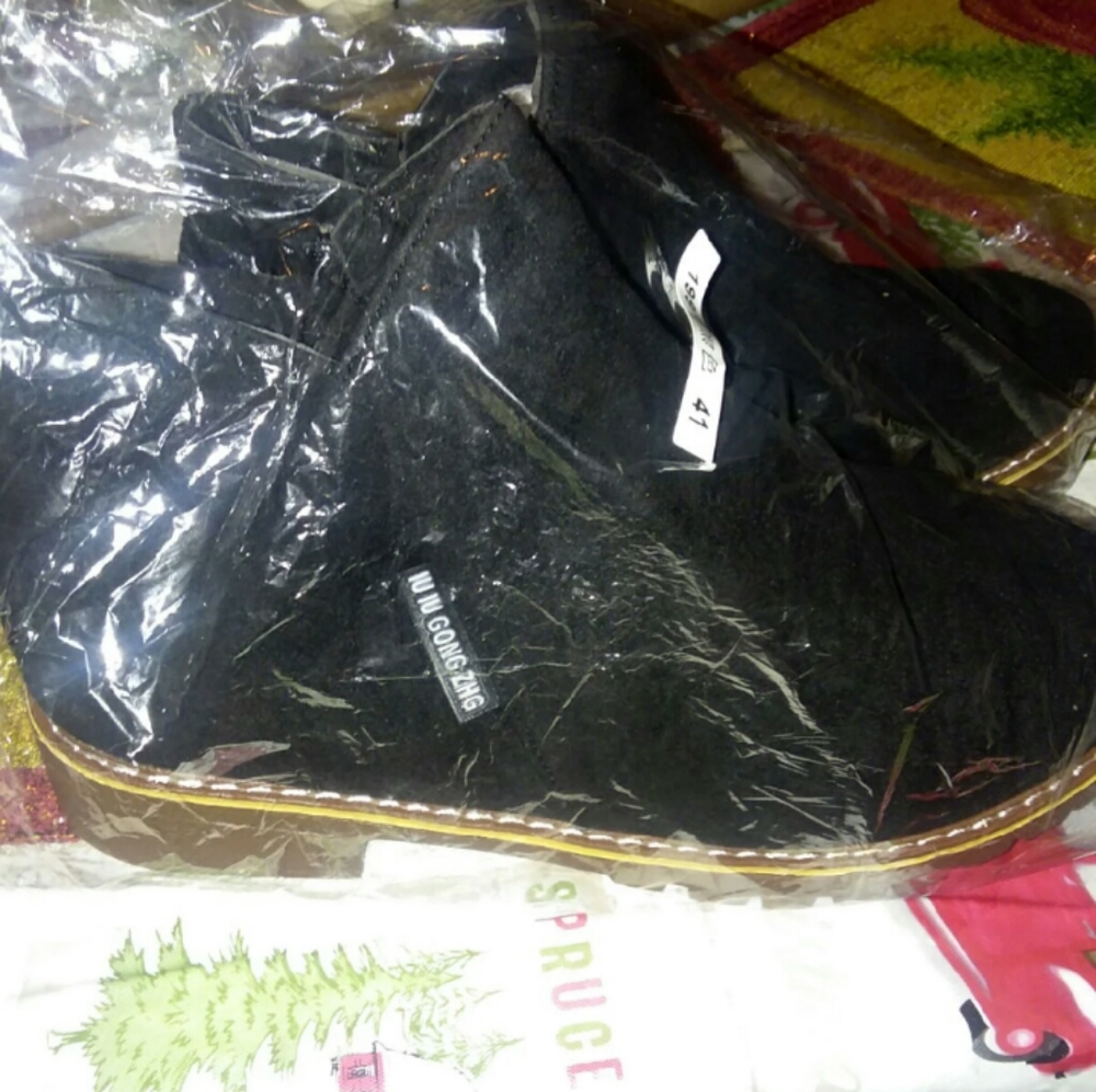 Women's ankle boots size 9 need gone asap